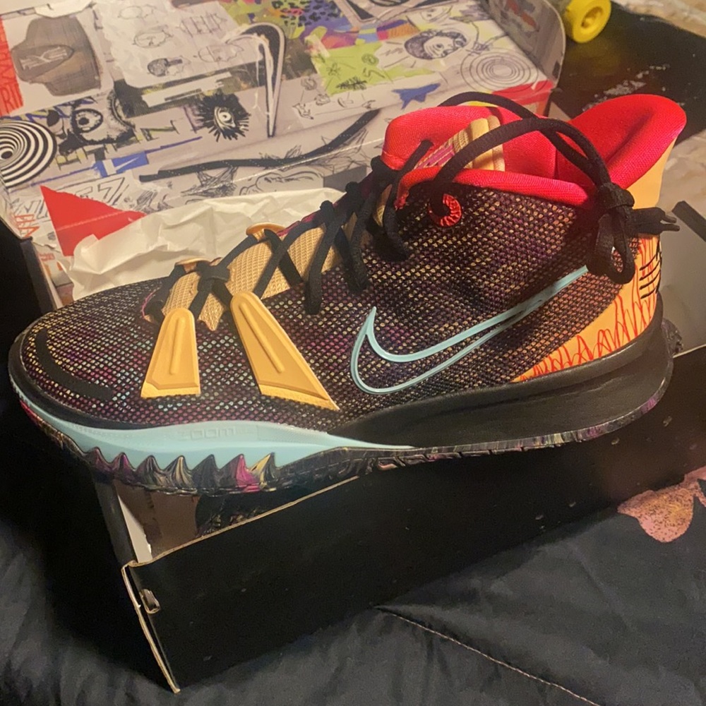 Kyrie - Picture 2 of 3